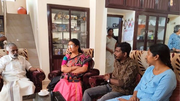 ഒരു വര്‍ഷം കഴിഞ്ഞ് ആ മോള് തിരിച്ചുവരണം; ആലിന്‍ ഷെറിന്റെ മാതാപിതാക്കളെ ആശ്വസിപ്പിച്ച് അംബിക