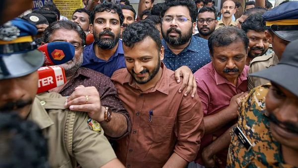 'രാഹുൽ മാങ്കൂട്ടത്തിൽ കുടുംബ ജീവിതം തകർത്തു'; പോലീസിൽ പരാതി നൽകി ആദ്യ പരാതിക്കാരിയുടെ ഭർത്താവ്