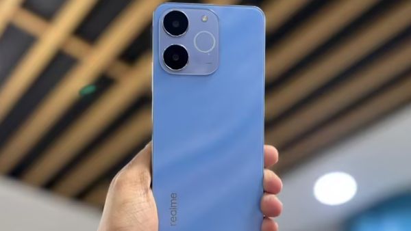 സൂപ്പർ ബാറ്ററി, കിടിലൻ ലുക്ക്, റിയൽമി പി4 ലൈറ്റ് എത്തി; വില കേട്ടാൽ ആരും വാങ്ങും!