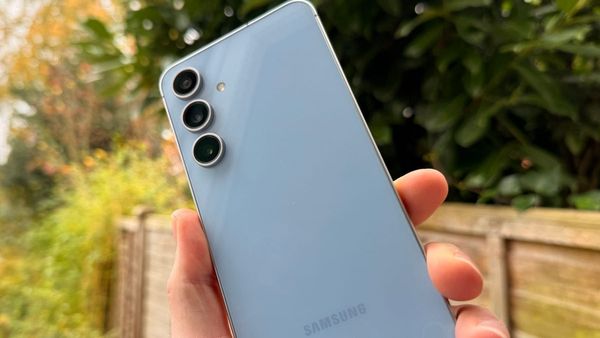 സാംസങ് ആരാധകർക്ക് ലോട്ടറി! ഈ പ്രീമിയം ഫോണിന് 20,000 രൂപയുടെ വൻ വിലക്കുറവ്;