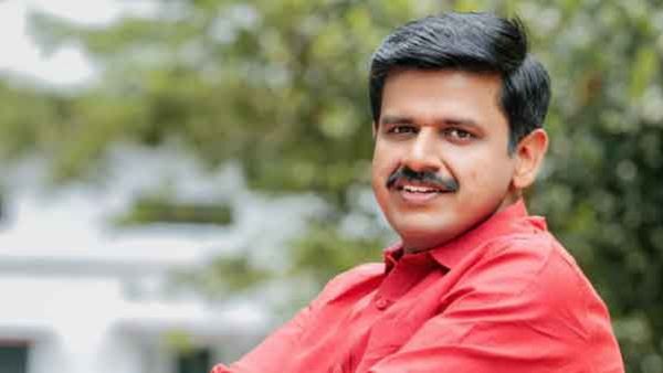 'മുഖ്യമന്ത്രിയുടെ നുണവണ്ടി വഴിയിൽ വച്ച് പാളം തെറ്റി. സിൽവർ ലൈൻ ഉപേക്ഷിക്കപ്പെട്ടു'; പരിഹസിച്ച് സന്ദീപ് വാര്യർ