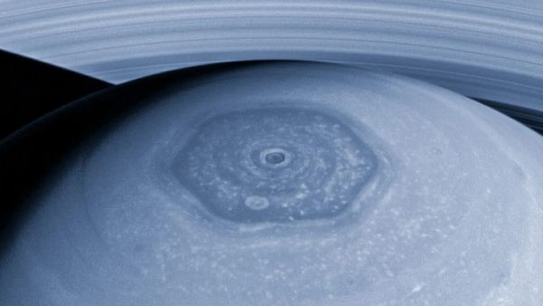 ശനിയുടെ ഉത്തരധ്രുവത്തിലെ ആ 'രഹസ്യ രൂപം'; അന്യഗ്രഹ ജീവികളുടെ കേന്ദ്രമോ?