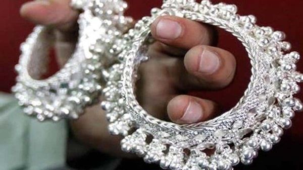 വെള്ളി പണി തരില്ല, ഒരു വര്‍ഷത്തിനുള്ളില്‍ 100% ത്തിലേറെ വരുമാനം ഉറപ്പ്; പക്ഷെ ഇത് ശ്രദ്ധിക്കണം