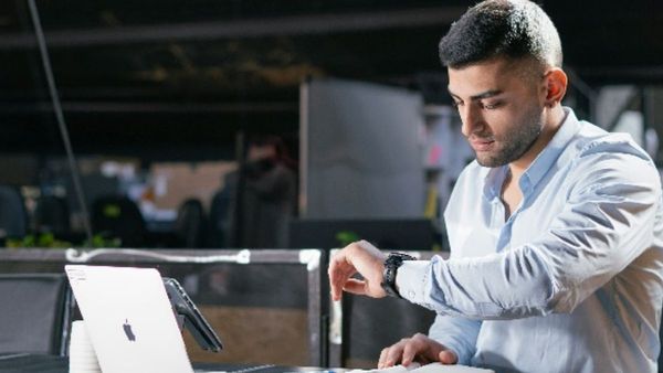 ദീര്‍ഘനേരം ഇരുന്ന് ജോലി ചെയ്യുന്നവരാണോ? പണി പിന്നാലെ വരുന്നുണ്ട്, ഇക്കാര്യം ശ്രദ്ധിക്കണം