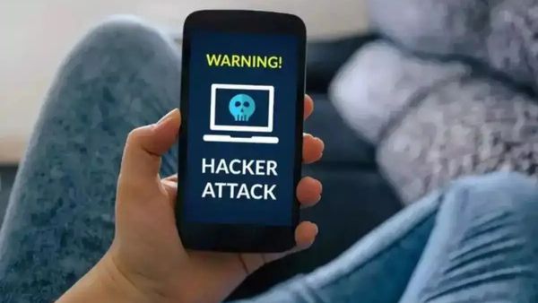 ഹാക്കർമാർ നിങ്ങളുടെ ഫോണിൽ? ഈ മുന്നറിയിപ്പ് അവഗണിച്ചാൽ സർവ്വതും നഷ്ടപ്പെടും