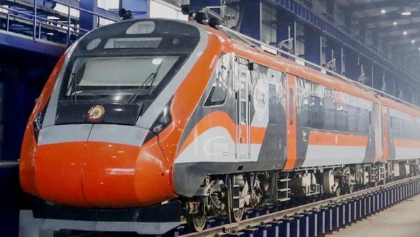 വന്ദേഭാരത് കട്ടപ്പുറത്ത്; ഒന്നര വര്‍ഷം തികയും മുമ്പേ സര്‍വീസ് നിര്‍ത്തി, ആളില്ലാതെ ഓടി മടുത്തു