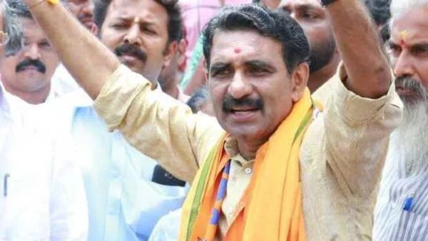 ബി ഗോപാലകൃഷ്ണന്‍ കുരുങ്ങുമോ? വീഡിയോ പരിശോധിച്ച് തിരഞ്ഞെടുപ്പ് കമ്മീഷന്‍, പുതിയ വിവരം