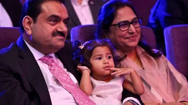 'മനസാക്ഷിയുടെ ശില്‍പികള്‍'; വനിതാ ദിനത്തില്‍ സ്വാധീനിച്ച സ്ത്രീകളെക്കുറിച്ച് ഹൃദ്യമായ കുറിപ്പുമായി ഗൗതം അദാനി