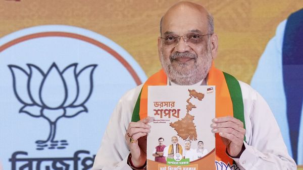 'ജയിച്ചാൽ 6 മാസത്തിനുള്ളിൽ യുസിസി, സ്ത്രീകൾക്കും തൊഴിൽ രഹിതർക്കും 3000 രൂപ'; ബംഗാളിൽ പ്രകടനപത്രികയുമായി ബിജെപി