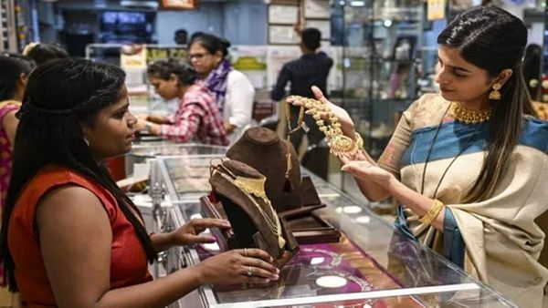 ചെന്നൈയിൽ നിന്ന് സ്വർണം വാങ്ങുന്നുണ്ടോ? 22കാരറ്റ്,18 കാരറ്റ് വില ഇങ്ങനെ..വിവിധ ജ്വല്ലറികളിലെ നിരക്കും