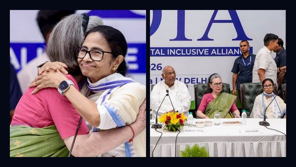 മമത ബാനർജിയുടെ ഘർവാപ്പസി? കോൺഗ്രസിൽ ലയിക്കാൻ മമതയ്ക്ക് ഓഫർ, നീക്കത്തിന് ചുക്കാൻ പിടിച്ച് സോണിയാ ഗാന്ധി