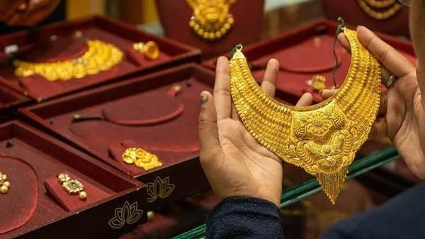 സ്വര്‍ണവില കുത്തനെ കൂടാന്‍ പോകുന്നു, ഇനി താഴേക്കില്ല; പണി പറ്റിച്ചത് യുഎസ് ഫെഡറല്‍ റിസര്‍വ്