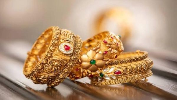 ദുബായില്‍ നിന്ന് സ്വര്‍ണം വാങ്ങാം.. കേരളത്തിലേതിനേക്കാള്‍ 12000 രൂപ കുറവ്!