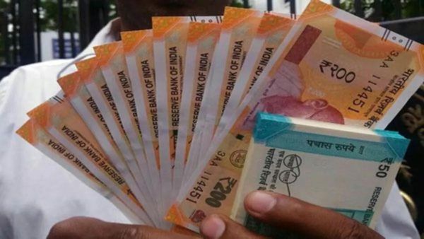 ശമ്പളം 33600 രൂപയില്‍ നിന്ന് 60,000 രൂപയാക്കി; ഹിമാചലിലെ കരാര്‍ ജീവനക്കാര്‍ക്ക് കോളടിച്ചു
