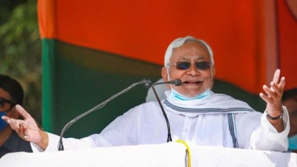 ମୁଖ୍ୟମନ୍ତ୍ରୀ ଭାବରେ ଶପଥ ନେଲେ ନୀତିଶ : ଦୁଇ ଜଣଙ୍କୁ ମିଳିଲା ଉପମୁଖ୍ୟମନ୍ତ୍ରୀ ପଦ