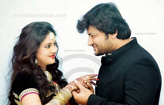 କଟକ ଫ୍ୟାମିଲି କୋର୍ଟରେ ହାଜର ହେଲେ ବର୍ଷା-ଅନୁଭବ