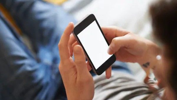 ସ୍ମାର୍ଟଫୋନରେ ଦିନକୁ ହାରାହାରି 7ଘଣ୍ଟା ସମୟ ଅତିବାହିତ କରୁଛନ୍ତି ଭାରତୀୟ