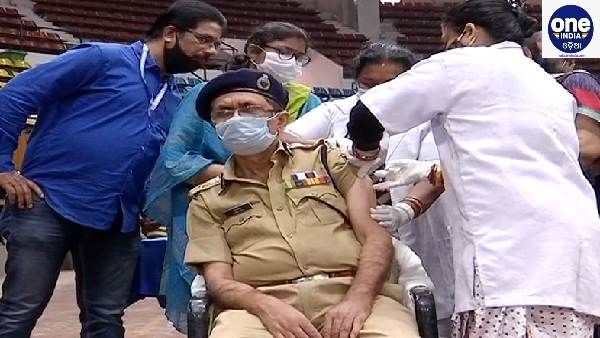 କୋଭିଡ୍ ଦ୍ୱିତୀୟ ପର୍ଯ୍ୟାୟ ଟୀକାକରଣ, ପୋଲିସ୍ ଡିଜି ଅଭୟ ନେଲେ ଟିକା