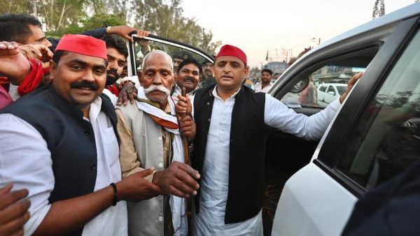 Fuel Price Hike : 'ପେଟ୍ରୋଲ ପହୁଞ୍ଚା ଶହ ପର ଔର ସିଲିଣ୍ଡର ହଜାର, ଫିର ବି କହତୀ ସରକାର, ସବ ହୈ ଗୁଲଜାର' - ଅଖିଳେଶ ଯାଦବ