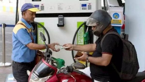 Union Budget 2021 : ପେଟ୍ରୋଲ ଏବଂ ଡିଜେଲ ଉପରେ ଲାଗୁ ହେବ କୃଷି ସେସ୍, ଜାଣନ୍ତୁ ଆପଣଙ୍କ ଉପରେ କିପରି ପଡ଼ିବ ପ୍ରଭାବ