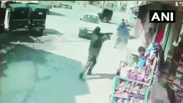 ଶ୍ରୀନଗରର ବାଗତ ବରଜୁଲ୍ଲା ଅଞ୍ଚଳରେ ଆତଙ୍କବାଦୀ ଆକ୍ରମଣରେ ଦୁଇ ପୋଲିସ ସହିଦ