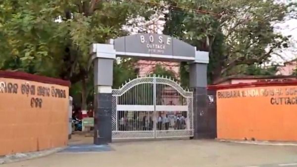 ବୋଷ କଲେଜରେ ଛାତ୍ର ଅଶାନ୍ତି, କରୋନା ଟେଷ୍ଟ ଦାବିରେ ଛାତ୍ରଛାତ୍ରୀଙ୍କ ଆନ୍ଦୋଳନ