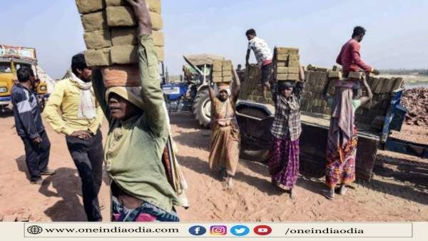 60 ବର୍ଷରୁ ଅଧିକ ବୟସ୍କ ଲୋକ ମାସକୁ ପାଇବେ ତିନି ହଜାର ଟଙ୍କା, ଜାଣନ୍ତୁ କିପରି କରିବେ ପଞ୍ଜୀକରଣ