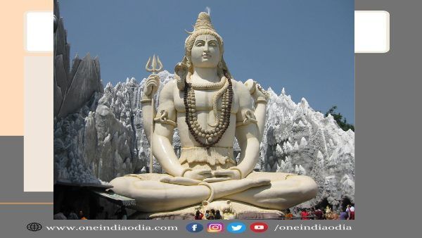 ମହାଶିବରାତ୍ରୀରେ ଏହି ମନ୍ତ୍ର ଜପ କରି ଶିବଙ୍କ ଉପରେ ଚଢାନ୍ତୁ ବେଲପତ୍ର, ପୂରଣ ହେବ ସବୁ ମନସ୍କାମନା