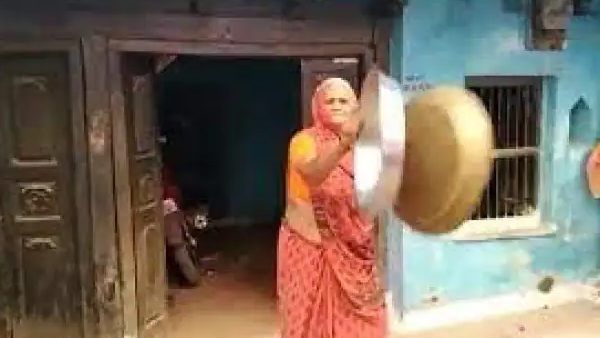 ଆଜିର ଦିନରେ ଠିକ୍ ବର୍ଷେ ତଳେ ; ତାଳି, ଥାଳି, ଘଣ୍ଟକୁ ପୁରିଲା ବର୍ଷେ