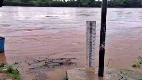 ବିପଦ ସଙ୍କେତ ଉପରେ ବୈତରଣୀ