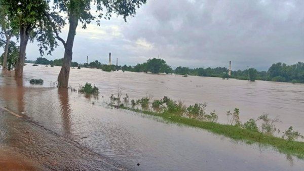 ଖୋଲିଲା ଗାଲୁଡିହି ବ୍ୟାରେଜ୍, ବିପଦ ସଂକେତ ଉପରେ ବହୁଛି ସୁବର୍ଣ୍ଣରେଖା