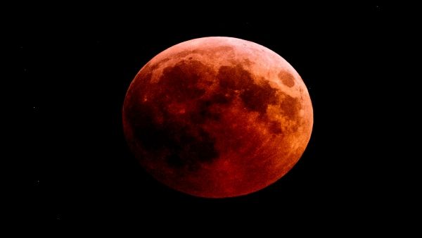 Lunar Eclipse 2021: କିଛି ସମୟ ପରେ ଆରମ୍ଭ ହେବ ଶତାବ୍ଦୀର ସବୁଠାରୁ ବଡ ଚନ୍ଦ୍ରଗ୍ରହଣ