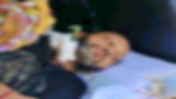 କୋଭିଡ଼ ହସ୍ପିଟାଲରେ ଅଭାବନୀୟ ଦୃଶ୍ୟ: ନିଜ ବେକରେ ଛୁରୀ ଭୁସି ଦେଲେ କରୋନା ଆକ୍ରାନ୍ତ