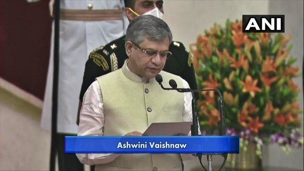 କ୍ୟାବିନେଟ୍‌ ମନ୍ତ୍ରୀ ଭାବେ ଶପଥ ନେଲେ ଓଡ଼ିଶା ସାଂସଦ ଅଶ୍ୱିନ ବୈଷ୍ଣବ, ଜାଣନ୍ତୁ ତାଙ୍କ ବିଷୟରେ କିଛି ଅଜଣା କଥା...