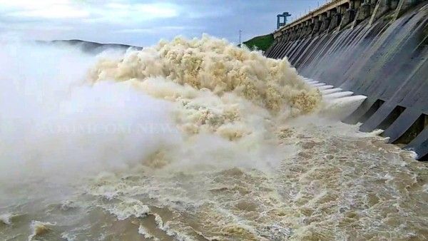 ରାଜ୍ୟରେ ବନ୍ୟା ସ୍ଥିତି, ହୀରାକୁଦରେ ଖୋଲିଲା 40ଟି ଗେଟ୍