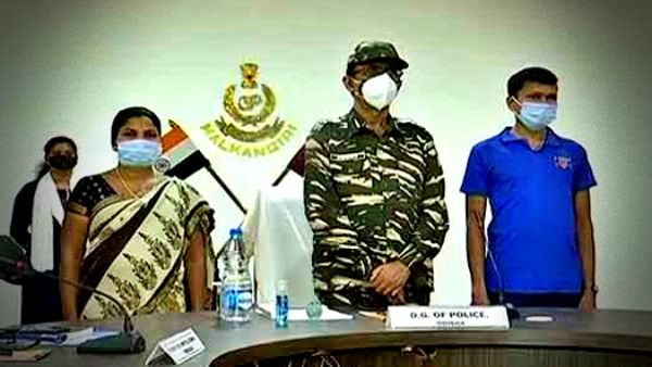 ଲାଲଗଡ ଗସ୍ତରେ ପୋଲିସ ଡିଜି ଅଭୟ, ଆତ୍ମସମର୍ପଣ କଲେ ୨ ନକ୍ସଲ