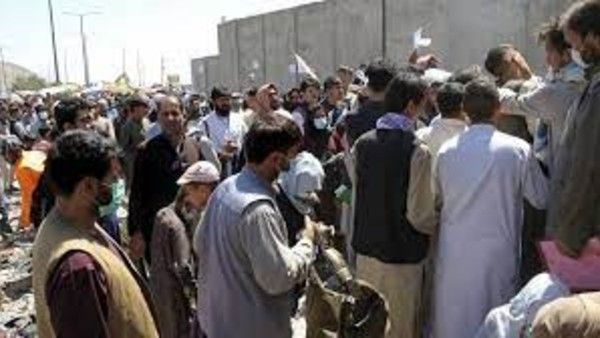 କାବୁଲ ବିସ୍ଫୋରଣ: ଜଣେ ଆମେରିକା ନାଗରିକଙ୍କ ଆଖିଦେଖା ବର୍ଣନା- କାଗଜ ଭଳି ଉଡୁଥିଲା ଶବ