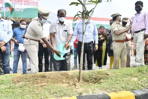 ସ୍ଵାଧୀନତା ଦିବସ: ବିଭିନ୍ନ ଜିଲ୍ଲା ମୁଖ୍ୟ ସଦର ମହକୁମାରେ ଉଡିଲା ତ୍ରିରଙ୍ଗା