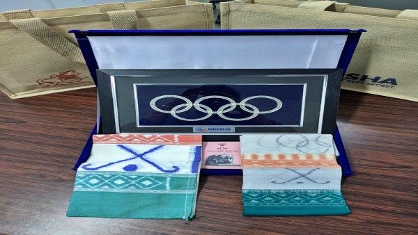 ଭାରତର ପୁରୁଷ ଏବଂ ମହିଳା ହକି ଦଳ ପାଇଁ ହସ୍ତତନ୍ତ ଏବଂ ହସ୍ତଶିଳ୍ପ ସ୍ମରଣିକା