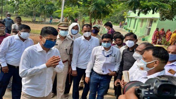 ମୁଖ୍ୟମନ୍ତ୍ରୀଙ୍କ ନିର୍ବାଚନ ମଣ୍ଡଳିରେ ୫-ଟି ସଚିବ ଭି କେ ପାଣ୍ଡିଆନ, ସ୍ମାର୍ଟ କ୍ଲାସର କଲେ ସମୀକ୍ଷା