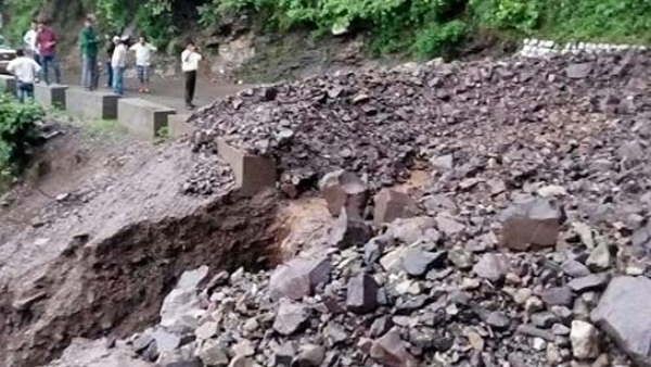 ଉତ୍ତରାଖଣ୍ଡ ପିଥୌରାଗଡରେ ଭୂସ୍ଖଳନ : 2 ଜଣଙ୍କର ମୃତ୍ୟୁ, ମାଟି ତଳେ ଫସିରହିଛନ୍ତି 5 ଜଣ