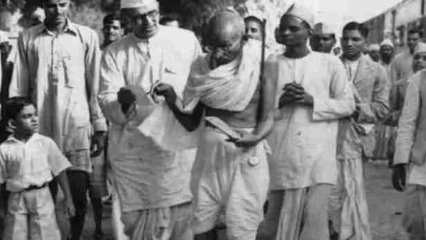 ଗାନ୍ଧୀଜୀ କହିଥିଲେ: ‘କୁଟି ଖାଅ କାଟି ପିନ୍ଧ'