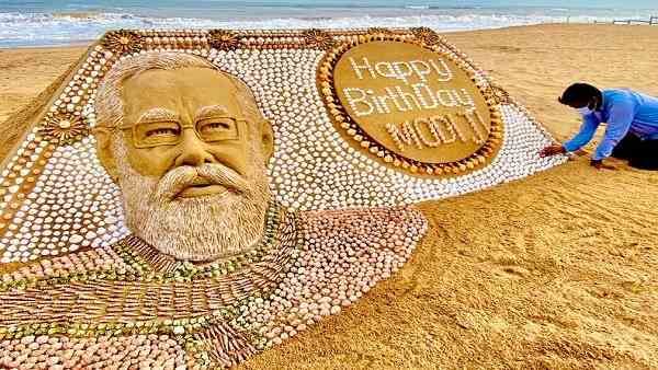 ବାଲୁକା କଳାରେ ପ୍ରଧାନମନ୍ତ୍ରୀଙ୍କୁ ଜନ୍ମଦିନର ଶୁଭେଚ୍ଛା ବାର୍ତ୍ତା ଦେଲେ ବାଲୁକା ଶିଳ୍ପୀ ପଦ୍ମଶ୍ରୀ ସୁଦର୍ଶନ ପଟ୍ଟନାୟକ