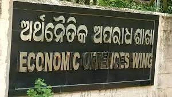 ନିଜକୁ ଆଇଏଏସ୍ ଅଧିକାରୀ କହି ଲୋକଙ୍କୁ ଠକୁଥିବା ଦୁଇଜଣଙ୍କୁ ଗିରଫ କଲା କ୍ରାଇମ ବ୍ରାଞ୍ଚ