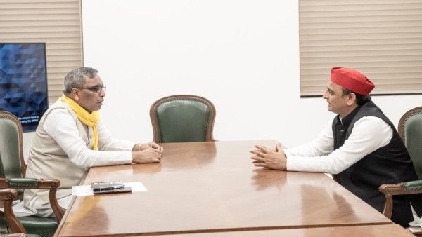 UP ନିର୍ବାଚନ 2022 : ଅଖିଳେଶଙ୍କ ସହ ହାତ ମିଳାଇଲେ ଓପି ରାଜଭର, ଏସପି କହିଛି - ୟୁପିରେ ବିଜେପି ସଫା !