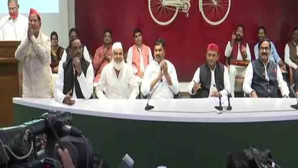 ଉତ୍ତରପ୍ରଦେଶ ନିର୍ବାଚନ 2022 : ସମାଜବାଦୀ ପାର୍ଟିରେ ସାମିଲ ହେଲେ ବିଏସପିରୁ ବହିଷ୍କୃତ 6 ବିଧାୟକ ସମେତ ବିଜେପି ବିଧାୟକ