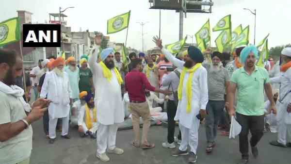 କିଷାନ ମହାପଞ୍ଚାୟତର ଶୁଣାଣି କଲେ ସୁପ୍ରିମକୋର୍ଟ, କହିଲେ - ‘ଆପଣ ପୁରା ସହରର ଗଳା ଦବାଇ ରଖିଛନ୍ତି'