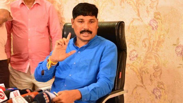 ବିଜେପି ନେତାଙ୍କ ବିଚିତ୍ର ବୟାନ - ‘ପେଟ୍ରୋଲ 200 ଟଙ୍କା ହେଲେ ବାଇକରେ ତିନି ଜଣକୁ ମିଳିବ ଅନୁମତି'