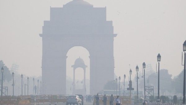 ବିଷାକ୍ତ ହେବାରେ ଲାଗିଛି ଦିଲ୍ଲୀ ବାୟୁ, 360 ରେ ପହଞ୍ଚିଲା AQI