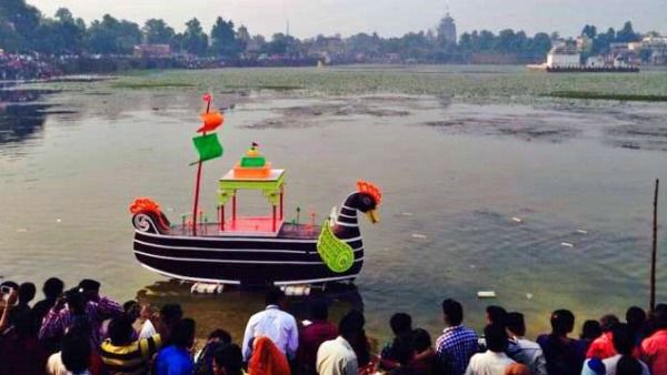 କଟକରେ କାର୍ତ୍ତିକ ପୂର୍ଣ୍ଣିମା ପାଇଁ କଟକଣା, ଡଙ୍ଗା ଭସା ଓ ବୁଡ଼ ପକାଇବାରେ ରୋକ୍